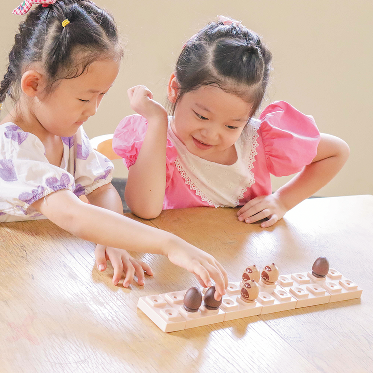 Educational Tabletop Game for Family Learning